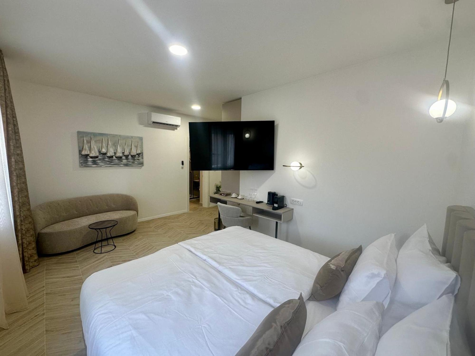 Mariani Luxury Rooms In Center Split Exterior foto